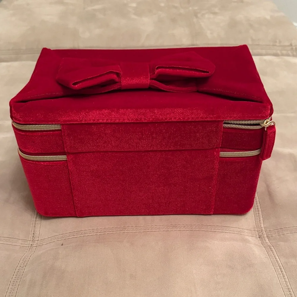 Estee’ Lauder Red Velvet Makeup Box with Bow, two compartments